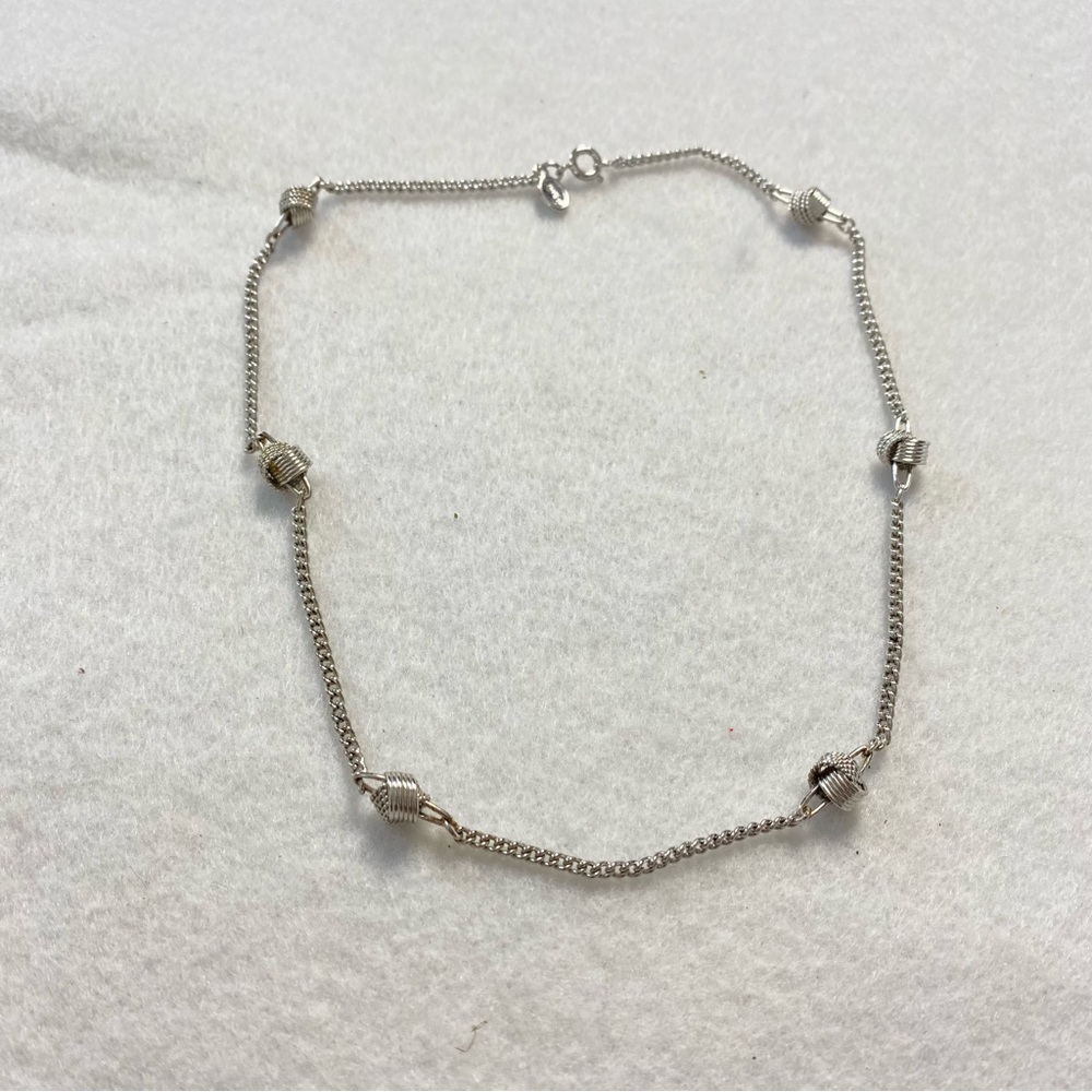Vintage 80’s Avon Elegant Silver tone Necklace with textured knots Accents 14”